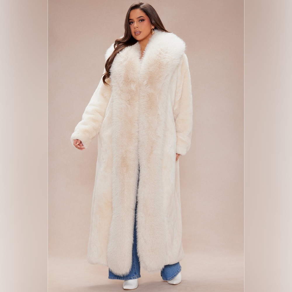 NWT Elegant Cream Faux Fur Coat XL